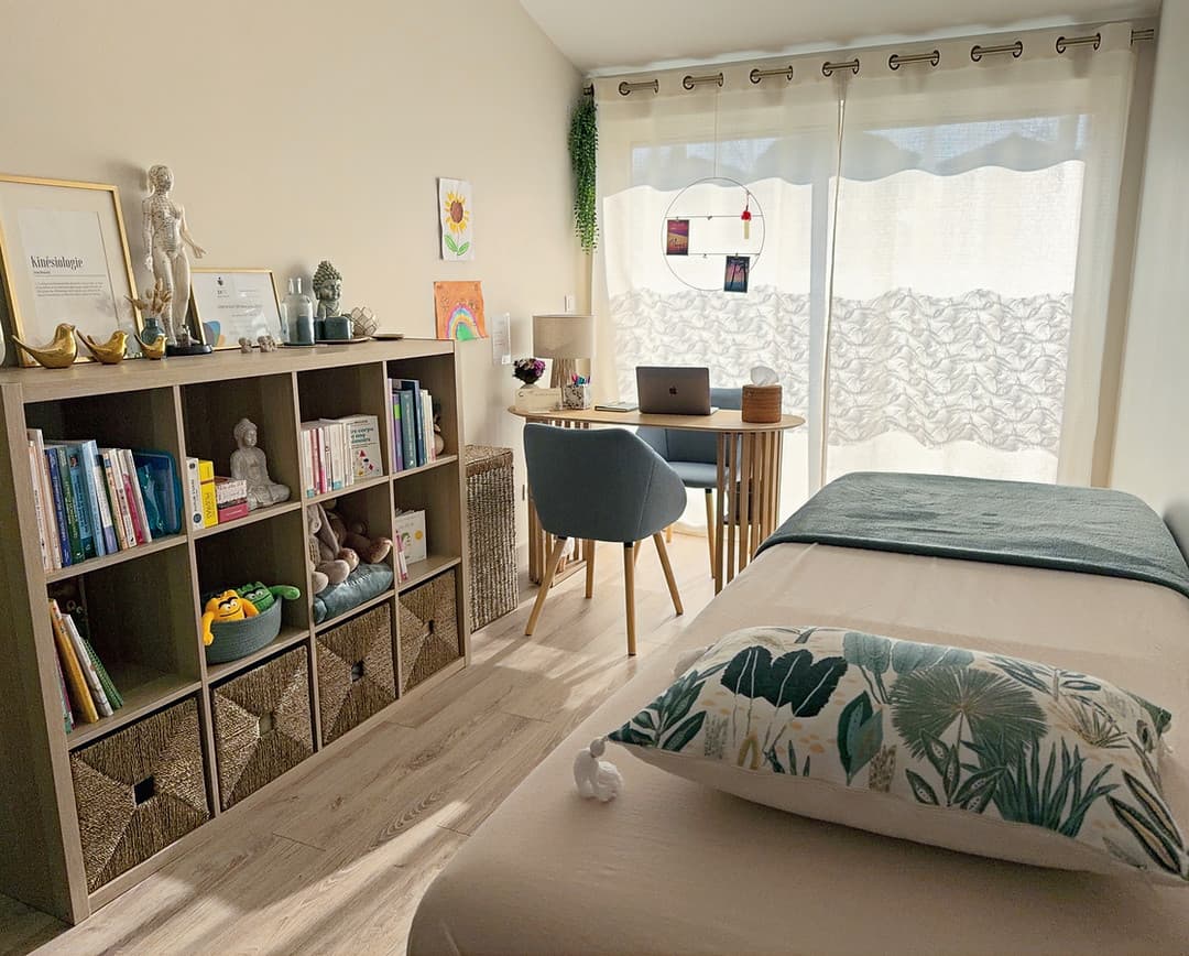 Cécile Basso en séance de kinésiologie